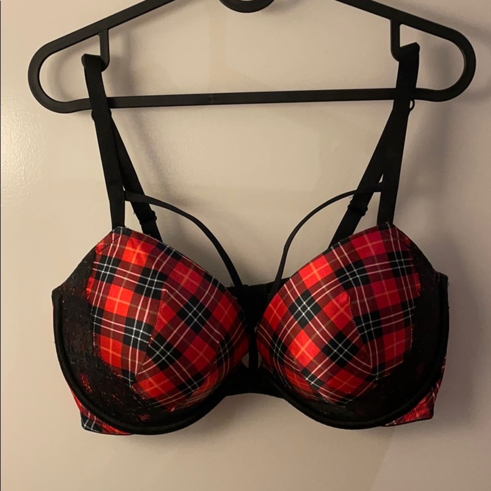 Victoria’s Secret very sexy strappy push-up 36DD